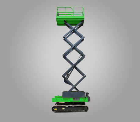 Piattaforma di lavoro aerea verde auto-nivelazione per piste a forbice con capacità di peso di 3398 kg